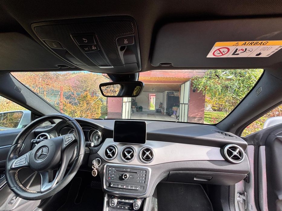 Mercedes Benz CLA200