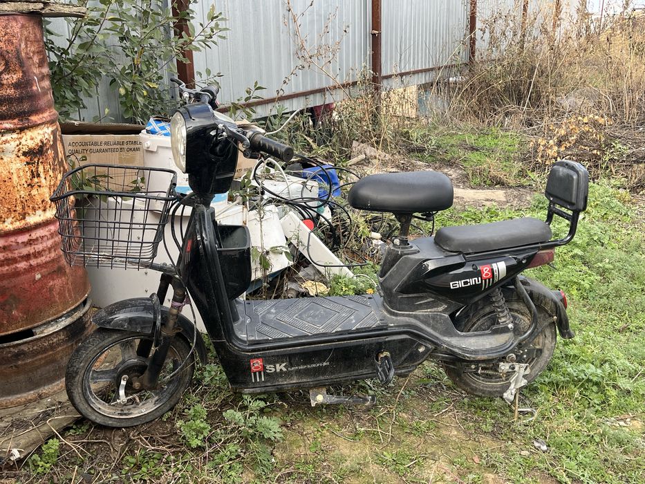 продам электроскутер ск8
