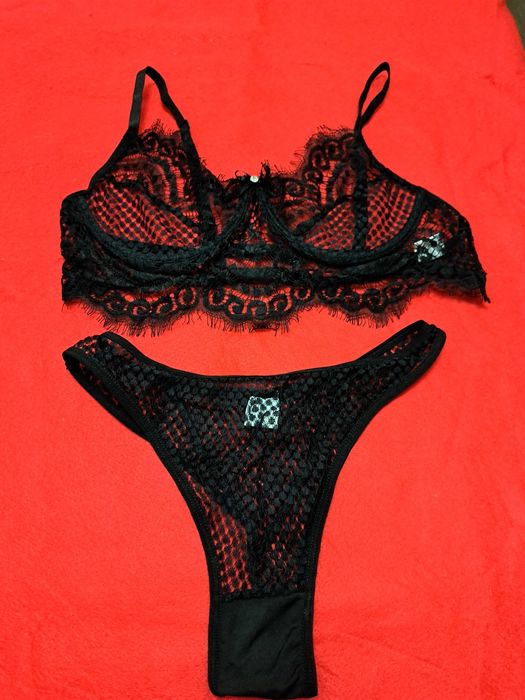 Set lenjerie din dantela cu sutien stil top M
