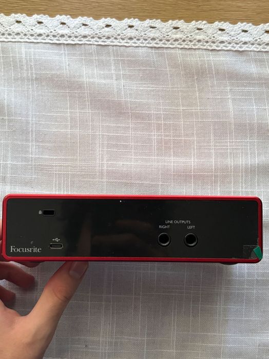 Interfața audio focusrite Scarlet 2i2 + microfon profesional