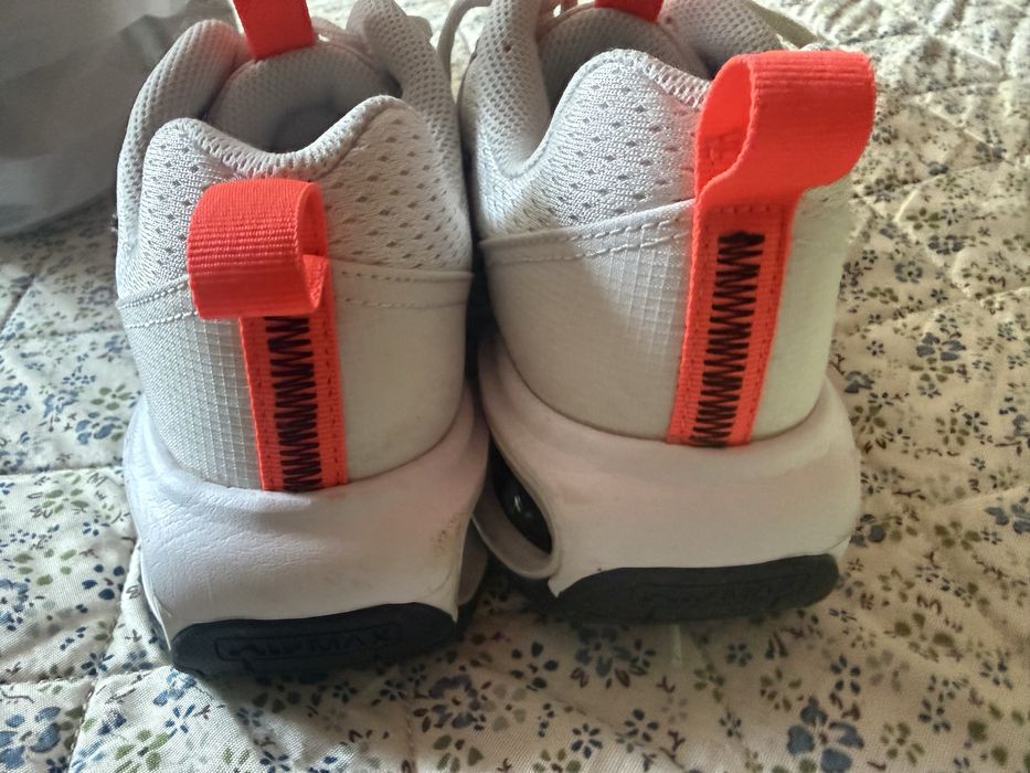 Продавам запазени маратонки на Nike