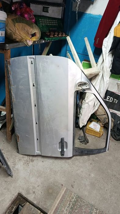 Продам запчасти мерседес с 180