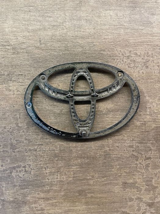 Шильдик на багажник Toyota