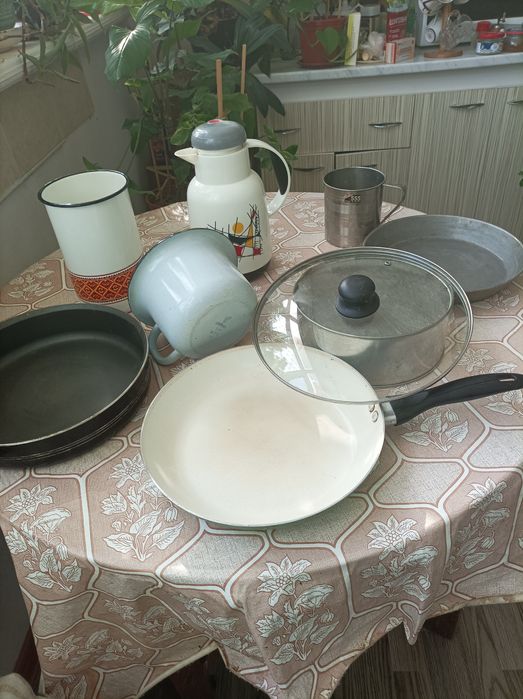 Сковорода и кухонные принадлежности