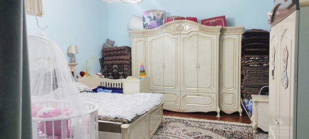 Уй сотилади 5 сотих 6-та  хона  4-та подавали бор