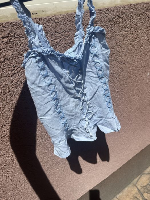 Top bleu cu snur