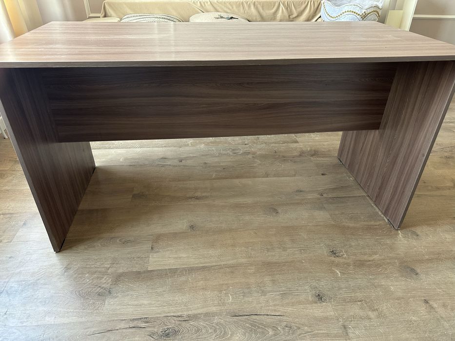 Письменный стол почти новый