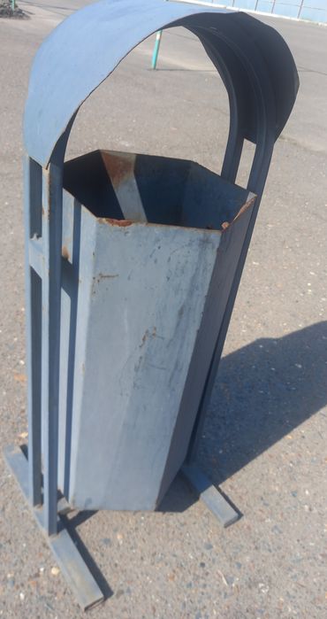 Мусорный бак б/у маркерная доска б/у