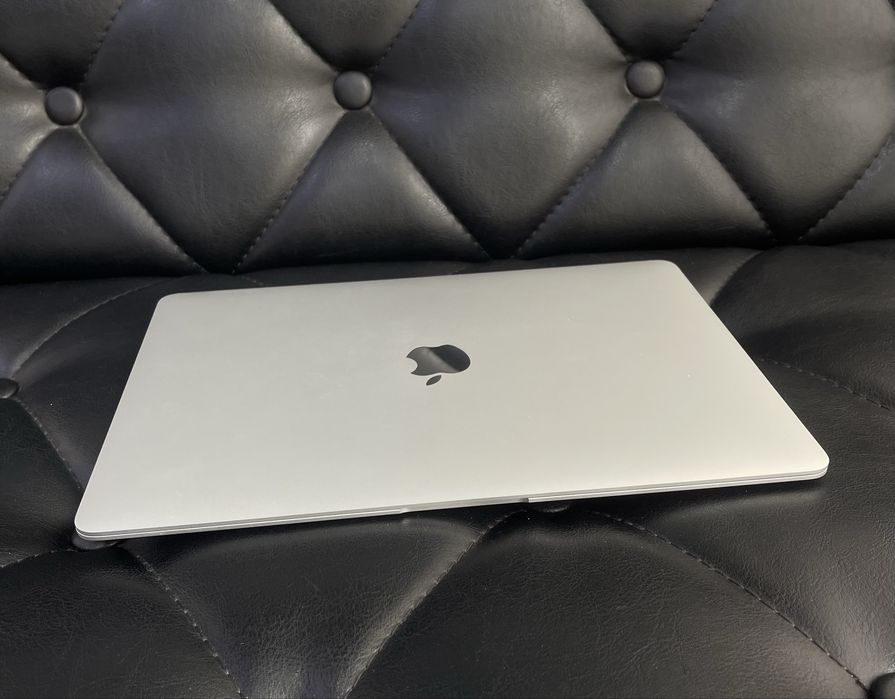 Apple MacBook Air M1 2020 года в идеальном состояние