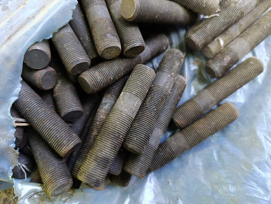 Шпильки М20*1,5*100мм