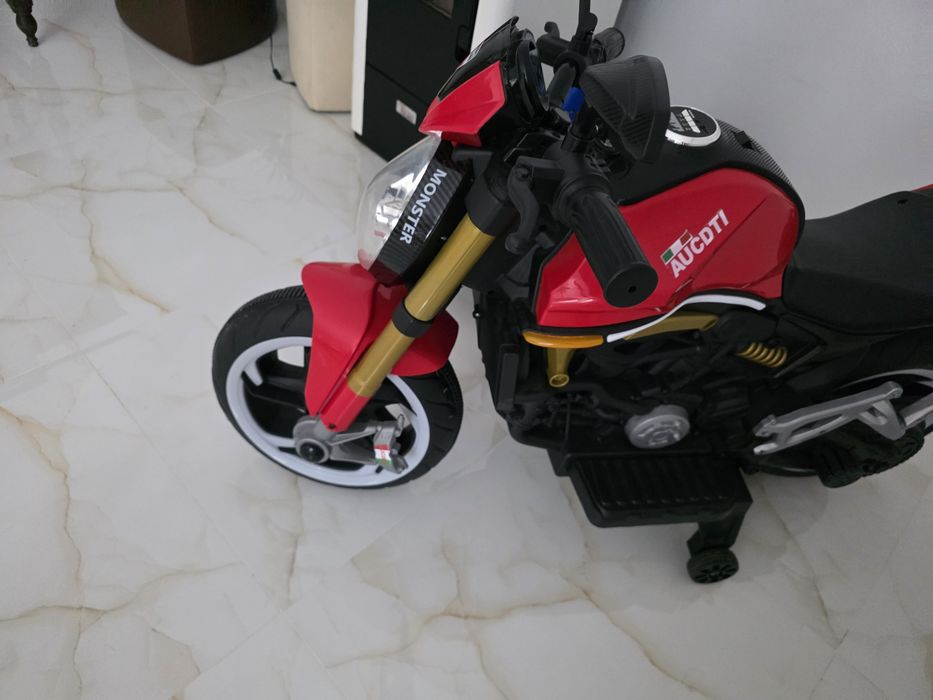 Motocicleta ,cart ,in stare perfecta de functionare