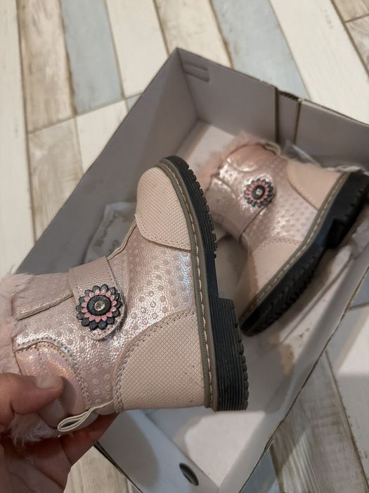 Продам зимние сапоги для девочек