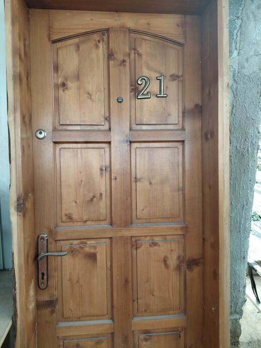 Usa intrare apartament