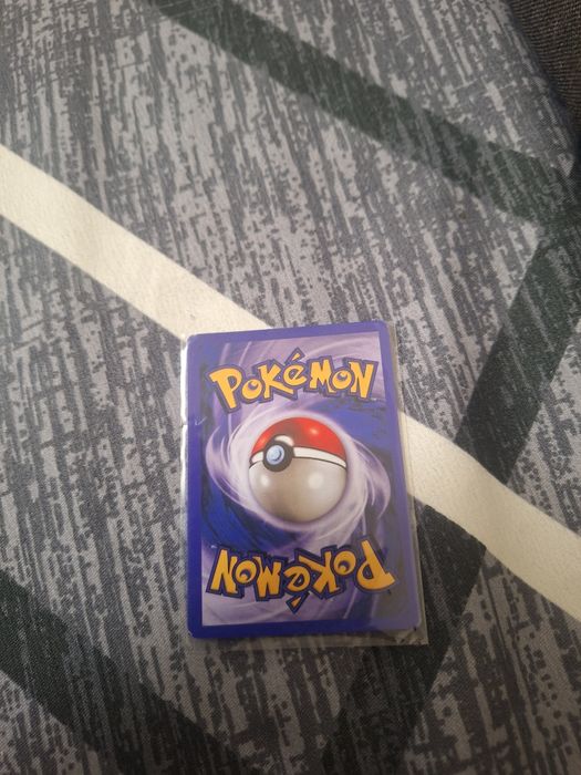 Cărți pokemon de vânzare