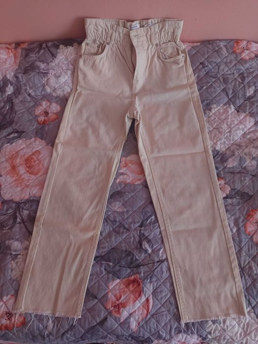 Bershka Бежови дънки на