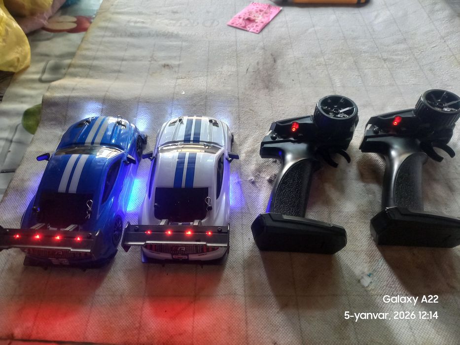 Sotiladi ikkta masofadan boshqariladigan mashina batarekalari bilan.