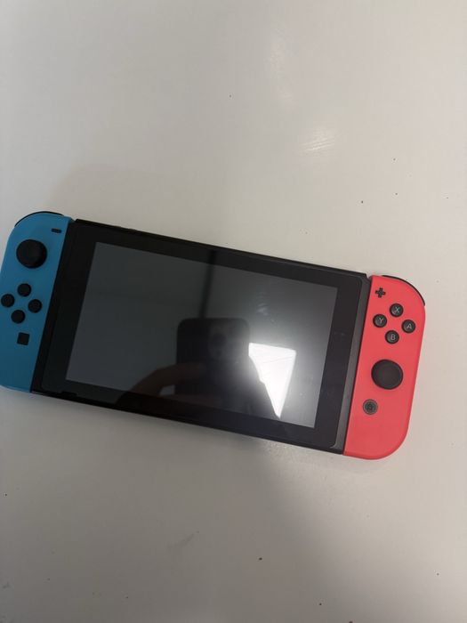 Nintendo Switch V2 perfect funcțional + Minecraft cadou