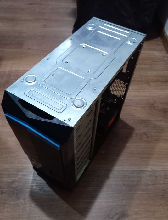 Компьютерный кейс с программой караоке Encore.