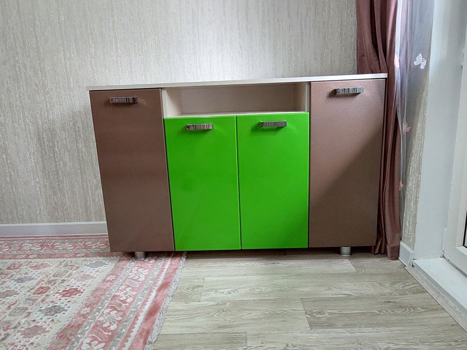 Продам  красивую тумбу-шкаф.