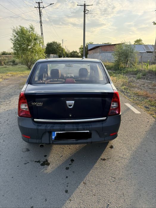 Vând Dacia Logan