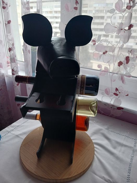 Оригинална дървена поставка за вино и чаши