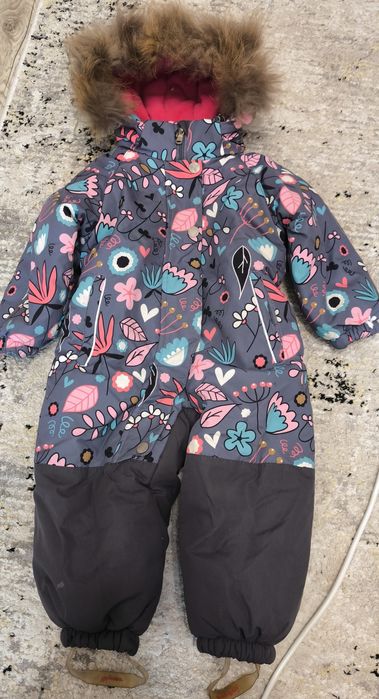 Продам детский комбинезон очень теплый.