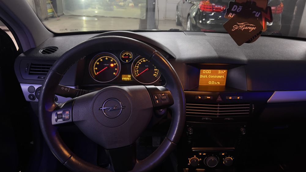 Opel Astra H GTC ( 1.6 Benzina )