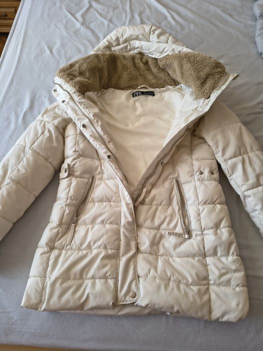 Продавам дамско яке на ZARA размер 5 с сваляща се качулка