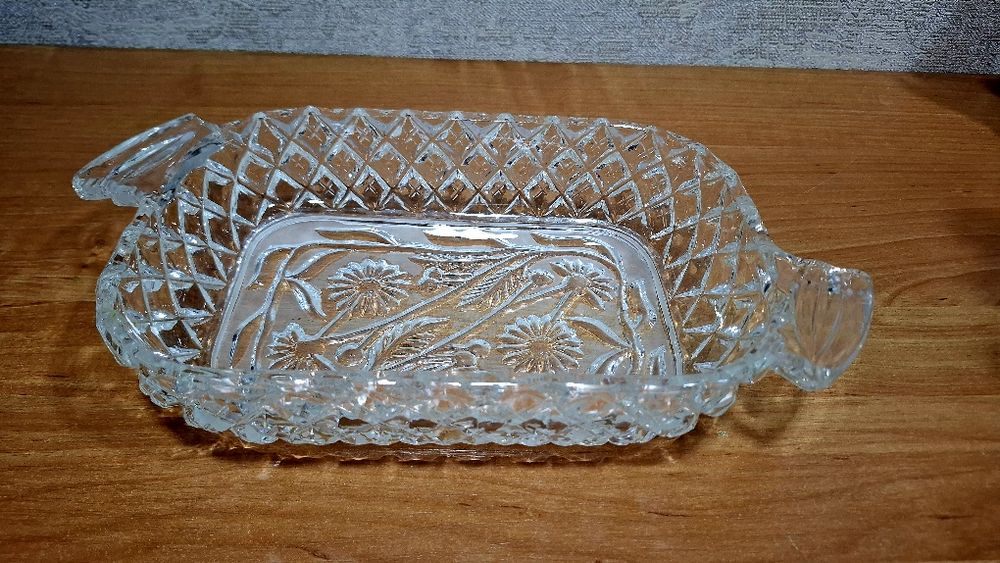 Продам  хрустальную салатницу-шубницу