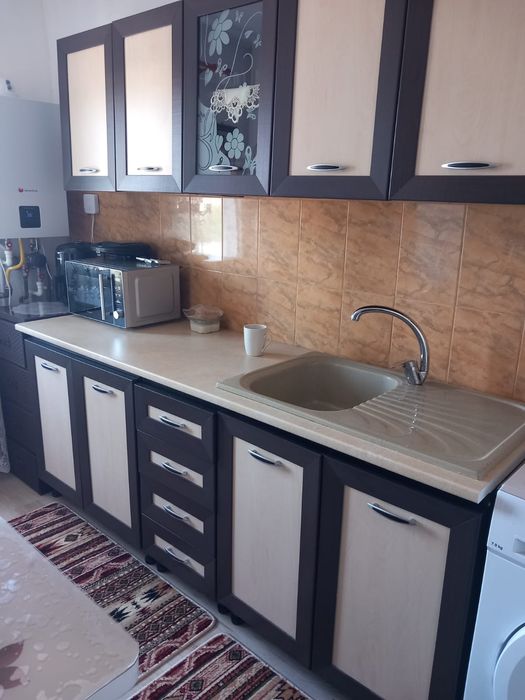 Vând apartament Rm Sarat