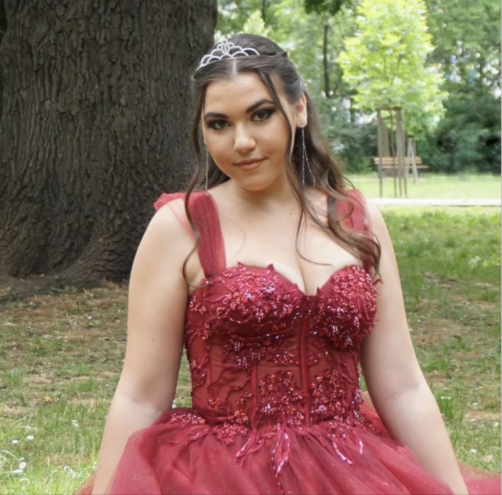 Бална рокля бордо