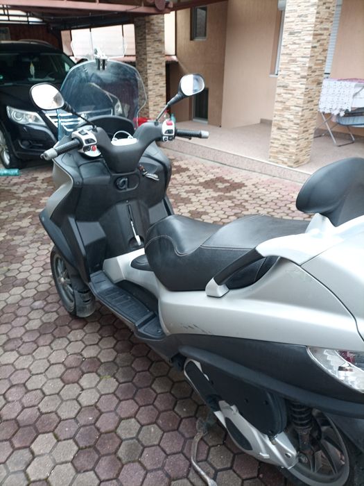 Vând PIAGGIO MP3 300cc
