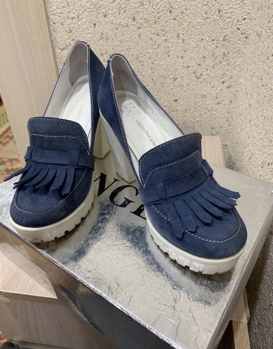 Лоферы на каблуке