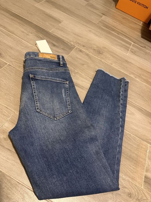 Skinny jeans BOSS de la 800 RON la 300 ron