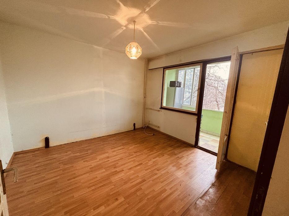 Продавам двустаен Апартамент в кв.Дианабад