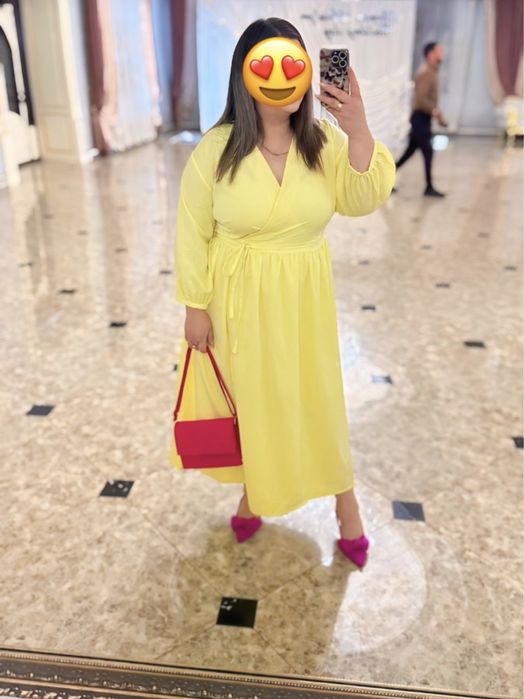 Платье 54р одевала один раз очень яркий красивый цвет