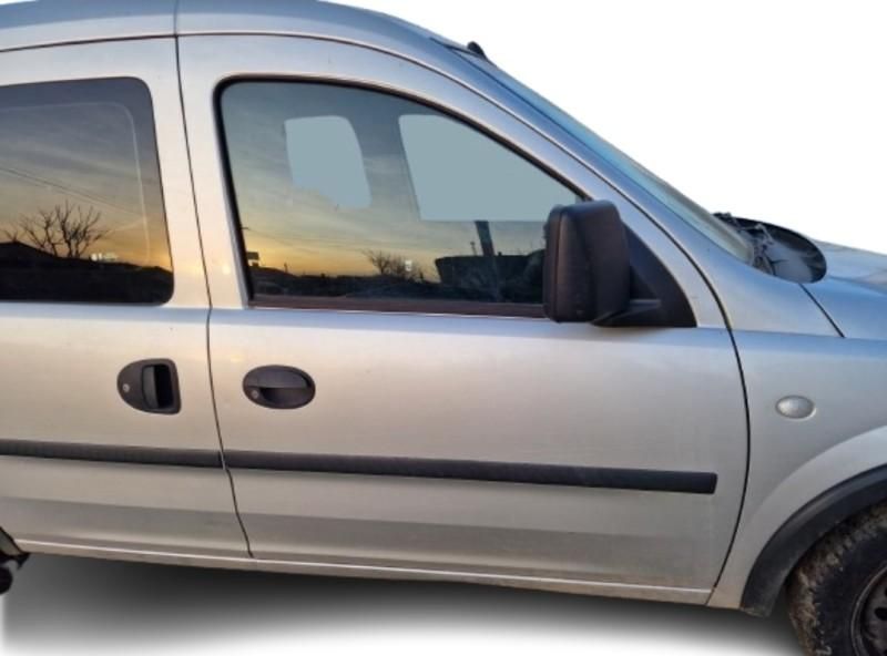 Dezmembrez Combo C cu haion Z157 argintiu 1.3 cdti euro 4 Opel Combo C