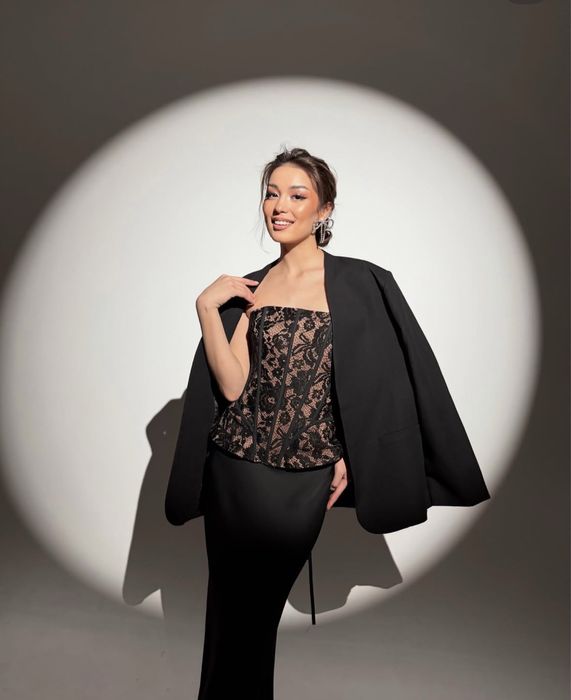 Корсет кружевной черный