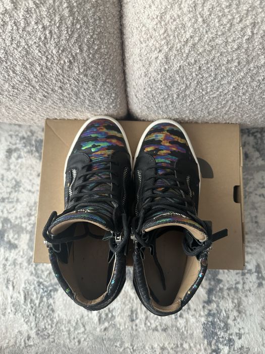 Giuseppe Zanotti Kriss