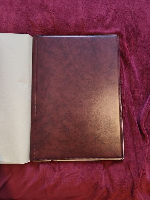 Mapă portofoliu piele A3 – nouă, culoare bordeaux
