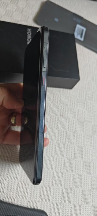 Vând HONOR Magic7 Pro 512GB / 12GB RAM, varianta Black. Încă în garanție la Altex