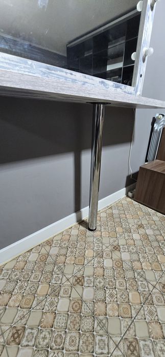 Зеркало с подставкой