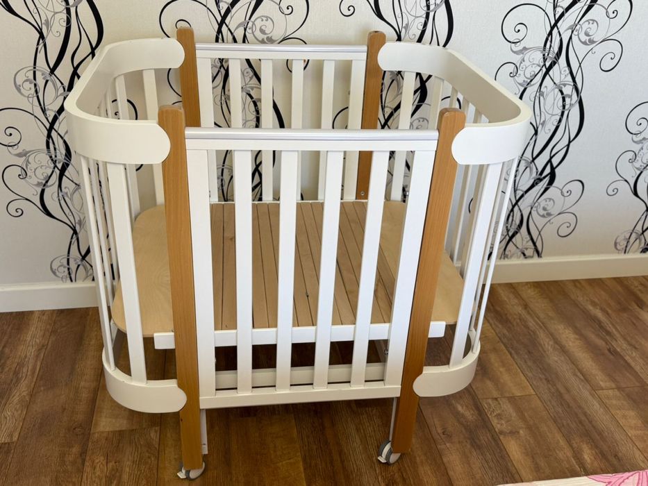 Продается манеж ( до 7 лет ) дерево