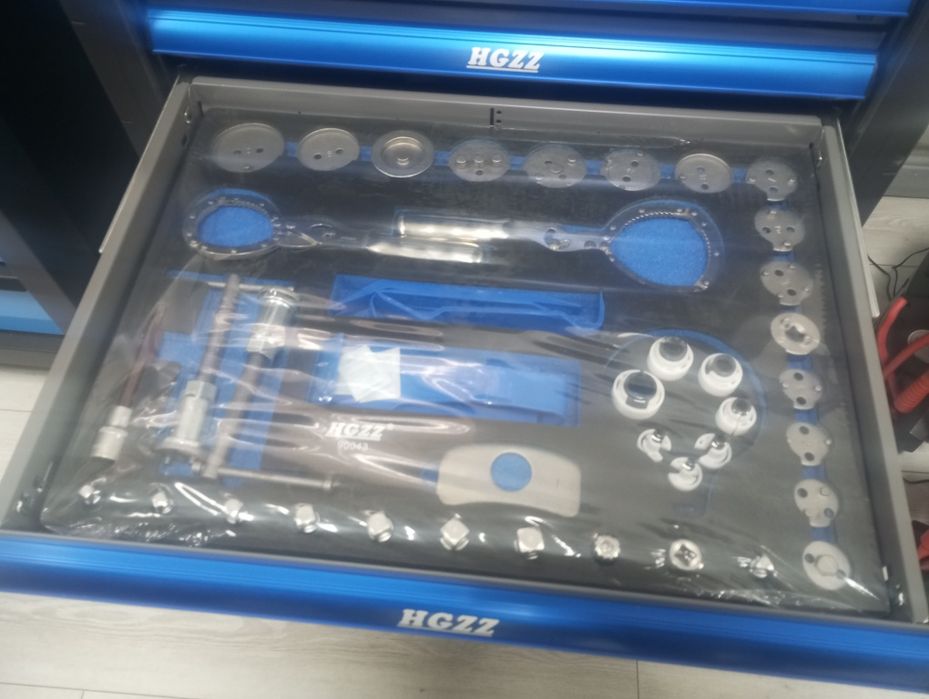 Инструментальня тележка с ложементами