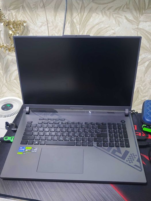 Продаю ноутбук Asus Rog Strix G18