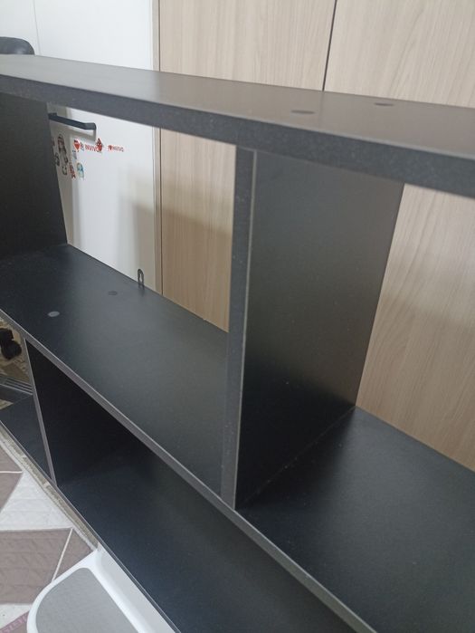 Полка навесная в черном цвете