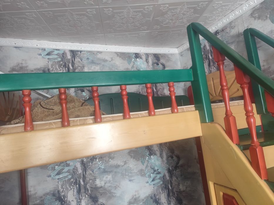 Кровать из настоящего дерева