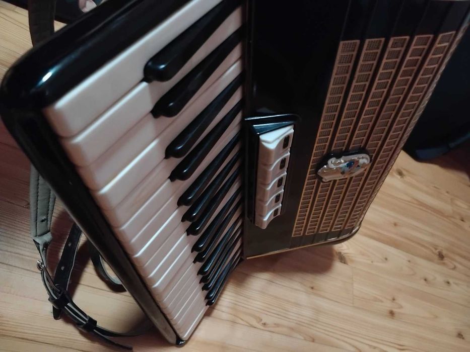 Акордеон Weltmeister 60 баса