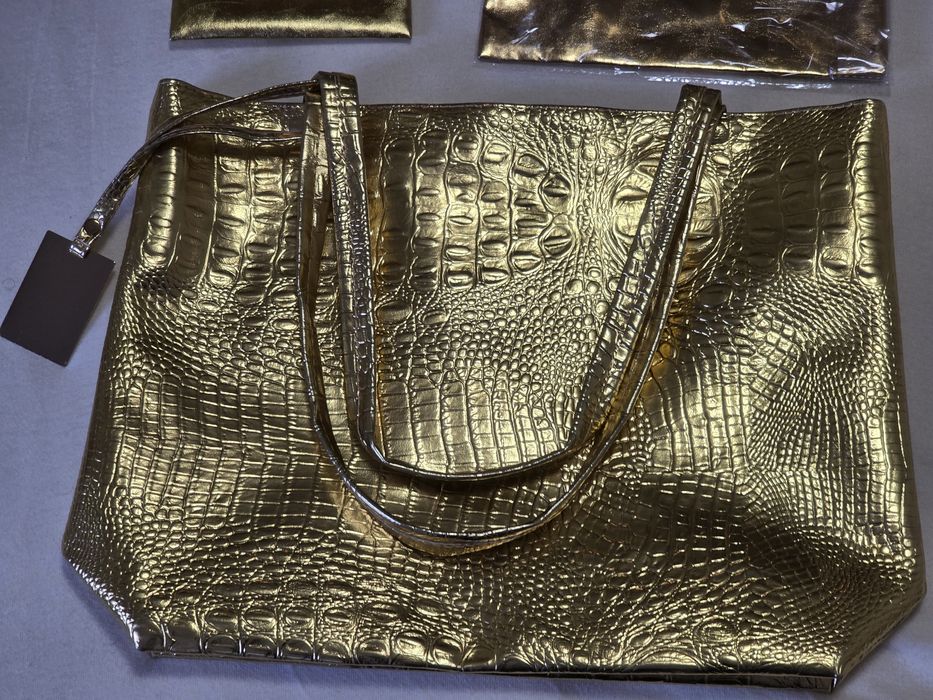 Дамска чанта + 2 портмонета цвят злато