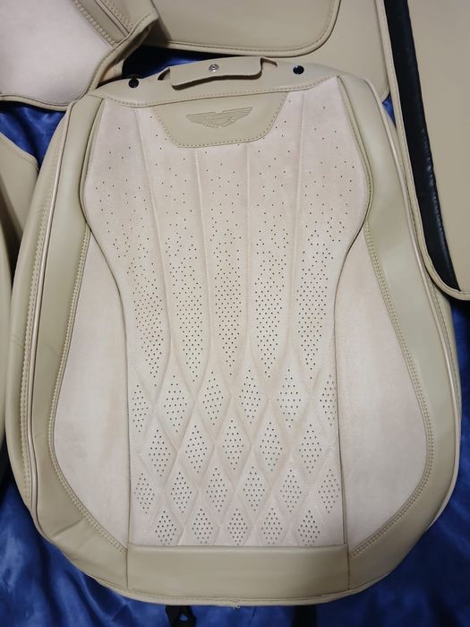 Продам чехлы и накидку на панель.